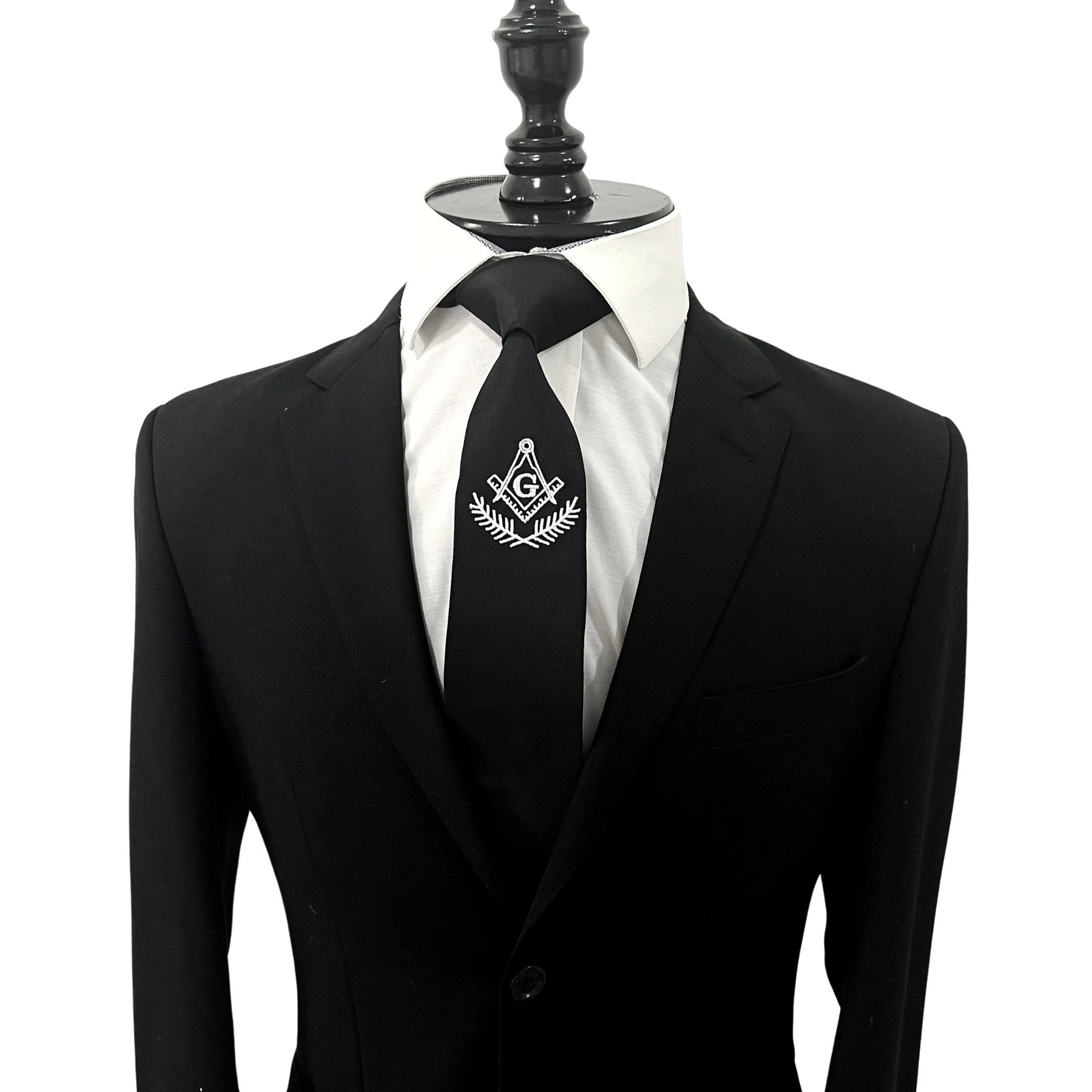 Gravata Tradicional Preto com Bordado Branco Maçonaria